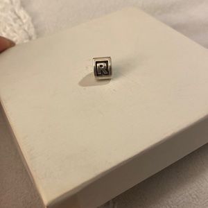 “R” pandora charm
